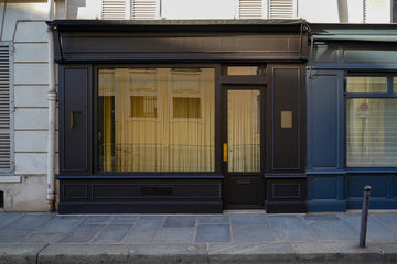 Comment attirer plus de clients dans son magasin avec un lettrage de vitrine efficace