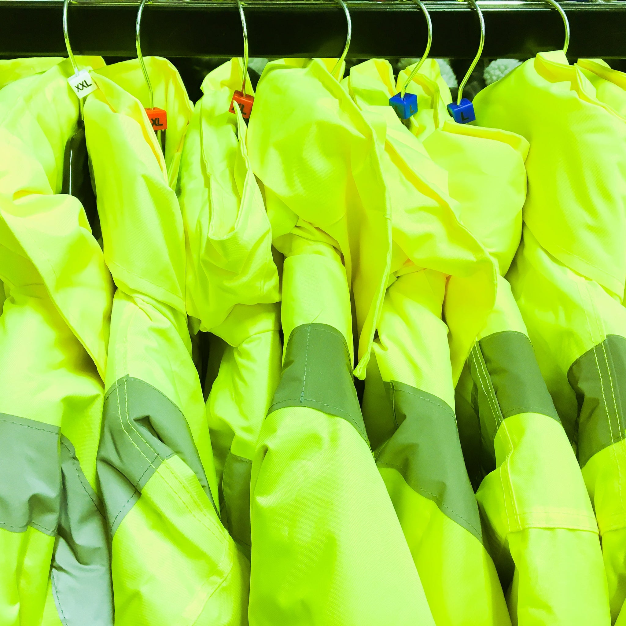 6 avantages des vêtements haute visibilité pour améliorer la sécurité des travailleurs